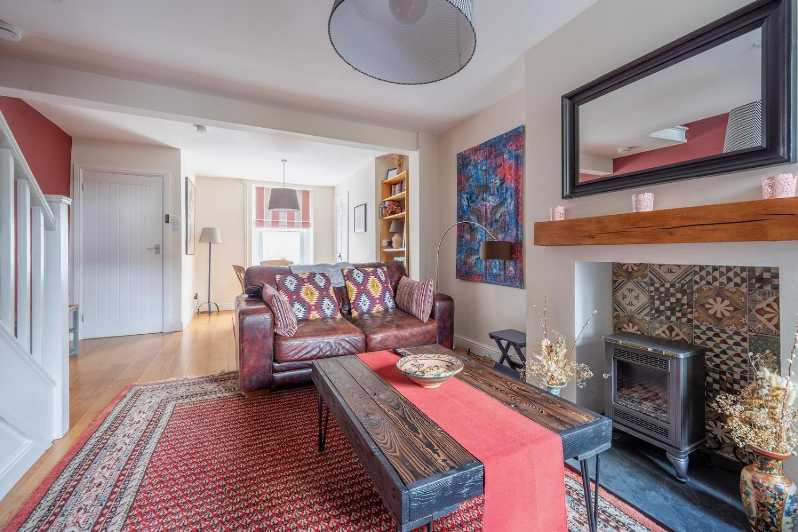 Chic 2-Bedroom Townhouse In Vibrant Абъргавени Екстериор снимка